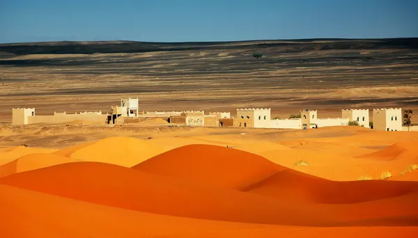 Kasbah w pustyni sahara — Zdjęcie stockowe