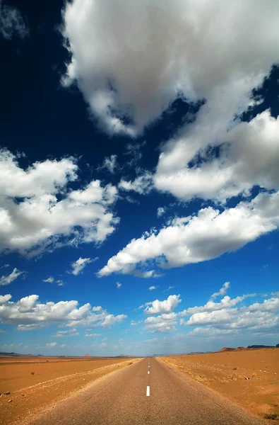 Camino del desierto del Sahara — Foto de Stock