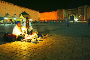 trafik önünde bab el Mansur, meknes, Fas, Afrika