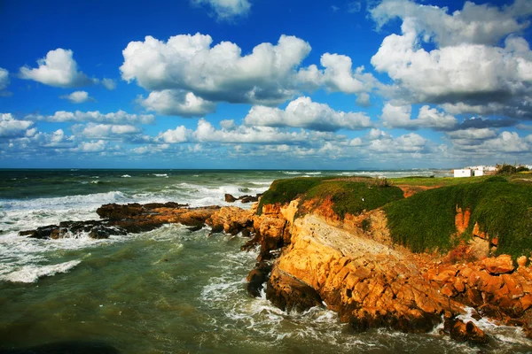 Oceano Atlântico tempestuoso em Asilah, Marrocos, África — Fotografia de Stock