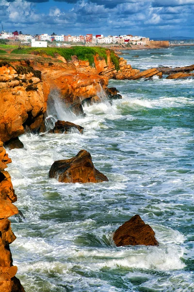 Burzliwy ocean Atlantycki w asilah, Maroko, Afryka — Zdjęcie stockowe