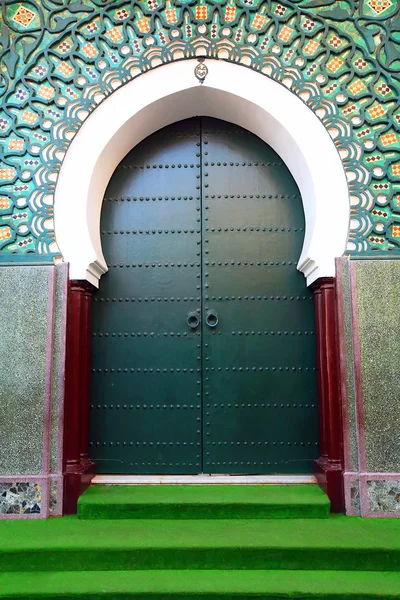 Hagyományos marokkói ajtó, Tangier, Afrika — Stock Fotó