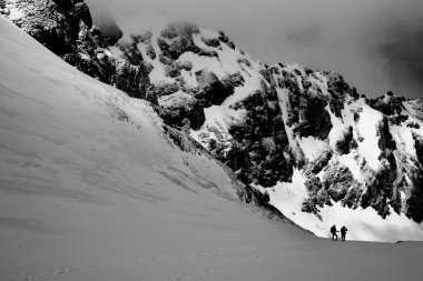 dağlarda trekking kış