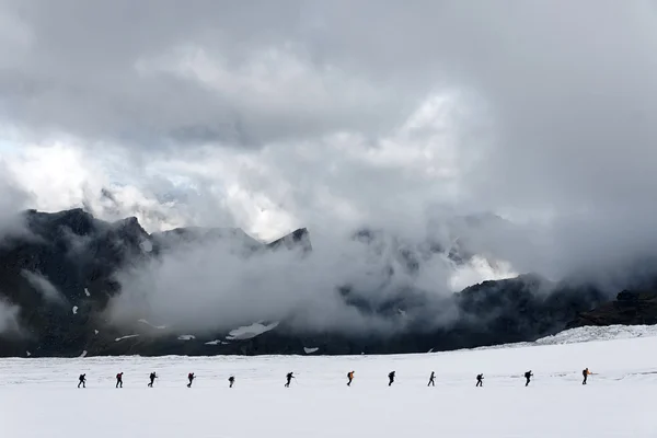 Expeditie op een gletsjer — Stockfoto