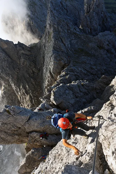 在 koenigsjodler 路线，奥地利攀岩登山 — 图库照片