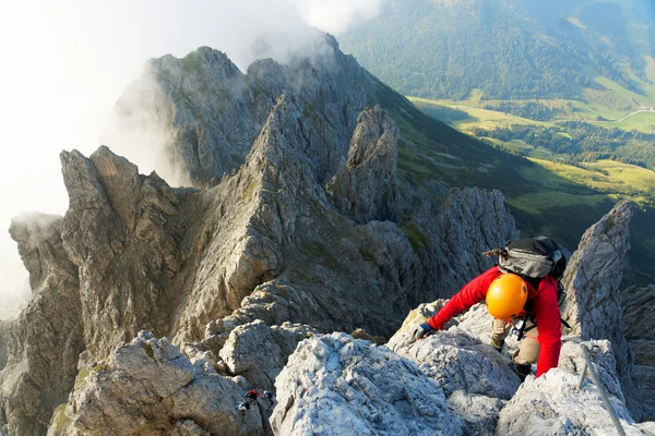 Alpinista en la ruta Koenigsjodler, Austria — Foto de Stock