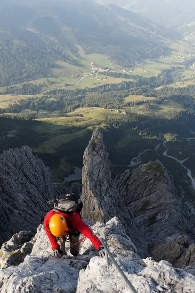 Alpinist auf Königsjodler-Route, Österreich — Stockfoto