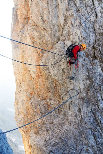 Alpinist på koenigsjodler väg, Österrike — Stockfoto