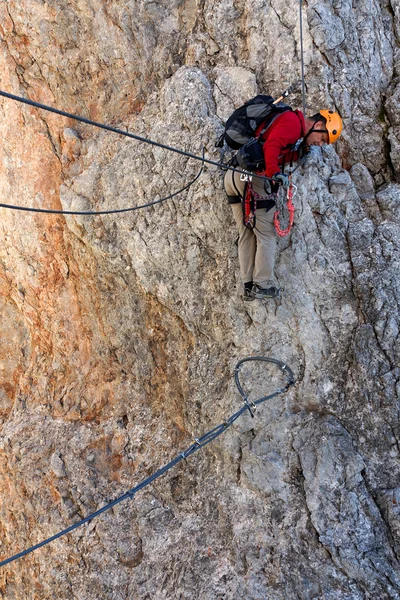 Alpinista sulla via Koenigsjodler, Austria — Foto Stock