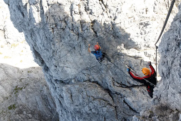 Wspinaczka alpinistów na trasie koenigsjodler, austria — Zdjęcie stockowe