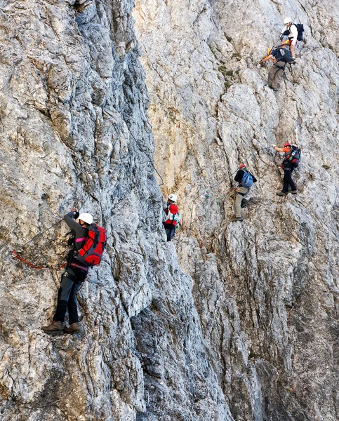 Klimmen alpinisten op koenigsjodler route, Oostenrijk — Stockfoto