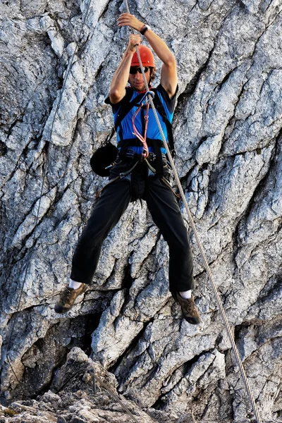 Alpinist alpinist pe ruta Koenigsjodler, Austria — Fotografie, imagine de stoc