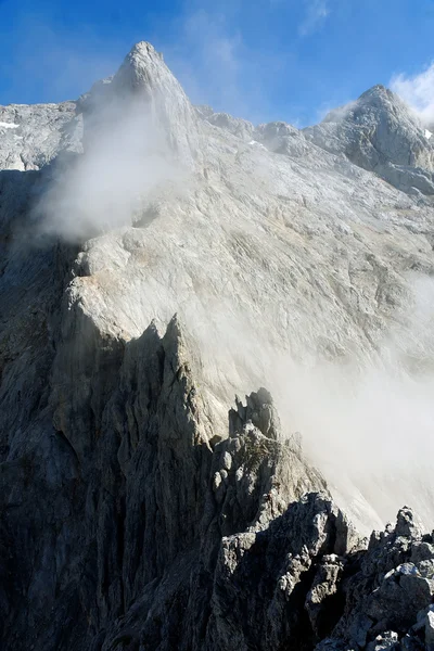 Escalade dans les Alpes autrichiennes, Koenigsjodler Ridge, Europe — Photo