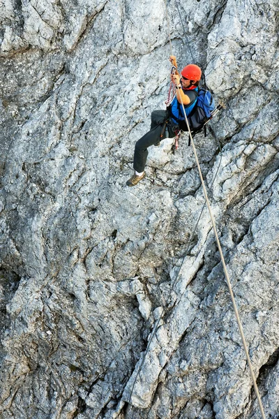 Climbing alpinist on Koenigsjodler route, Austria — Stock Photo, Image