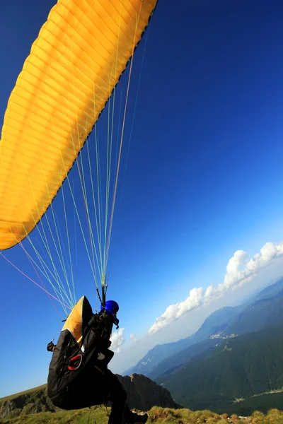 Dağ yamaç paraşütü — Stok fotoğraf