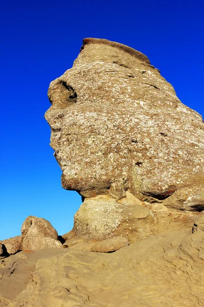 Romanian Sphinx, geological phenomenon formed through erosion in Bucegi Mountains — Stock Photo, Image