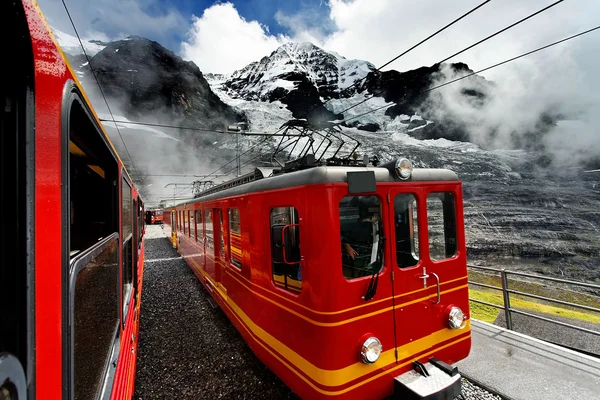 クライネ ・ シャイデック駅、スイスのユングフラウ鉄道 — ストック写真