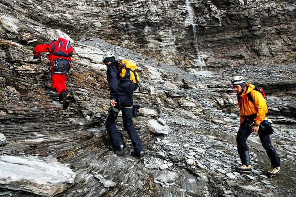 Alpinistas escalando Eiger Peak — Fotografia de Stock