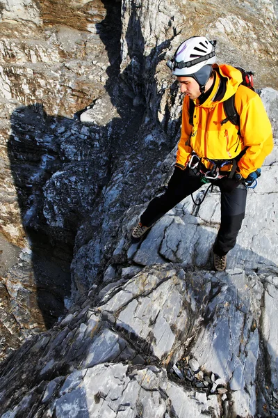 Alpinista wspinaczka eiger szczyt, Szwajcaria, Europa — Zdjęcie stockowe