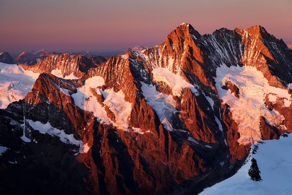 Bergslandskap, berner oberland, Schweiz - Unescos minnesmärken — Stockfoto