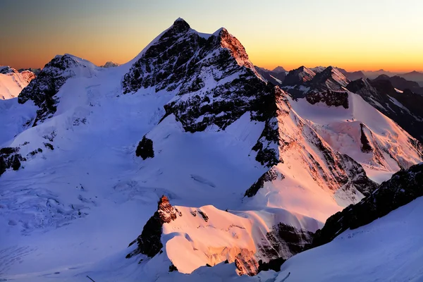 Bergslandskap, berner oberland, Schweiz - Unescos minnesmärken — Stockfoto