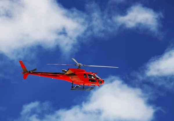 Helicóptero de rescate de montaña —  Fotos de Stock