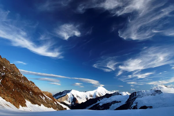 Paisaje de montaña, Berner Oberland, Suiza - Patrimonio de la UNESCO — Foto de Stock