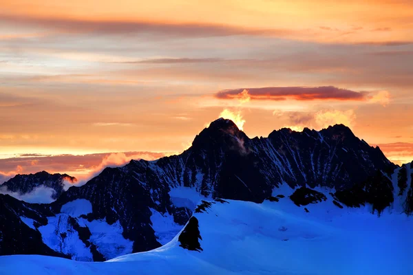 Berglandschap, berner oberland, Zwitserland - unesco erfgoed — Stockfoto