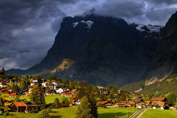 Grindelwald Village en Berner Oberland, Suiza — Foto de Stock