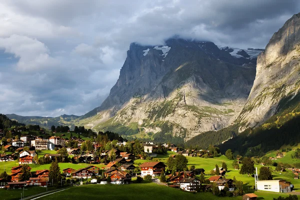 Miejscowości Grindelwald w berner oberland, Szwajcaria — Zdjęcie stockowe