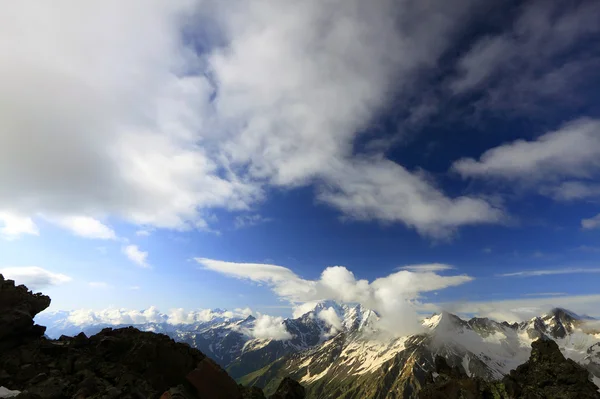 Angel cloud shape in Caucasus Mountains — Stock Photo, Image