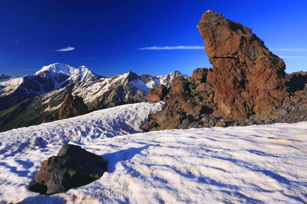 Альпийский пейзаж в горах Кавказа — стоковое фото