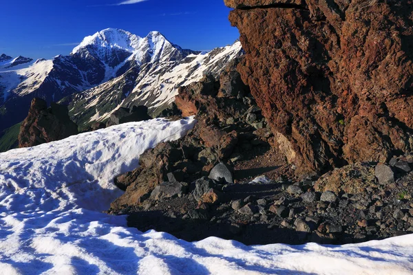 Paisaje alpino en las montañas del Cáucaso — Foto de Stock