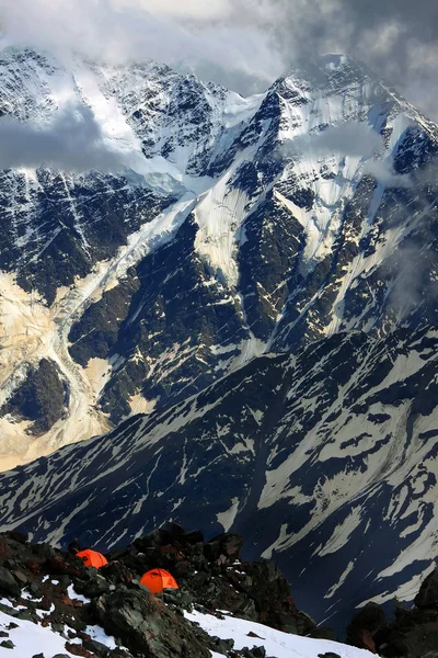 Tents in Caucasus Mountains — Stock Photo, Image