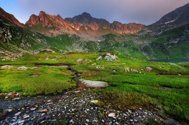 fagaras dağlar, Romanya, Avrupa'da günbatımı ışığı