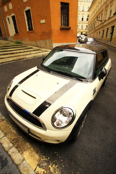 Mini Cooper in the city — Stock Photo, Image