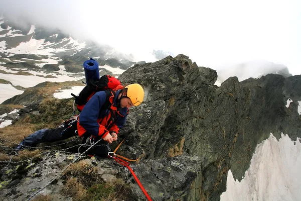 Lezení v pohoří fagaras, Sedmihradsko, Rumunsko — Stock fotografie