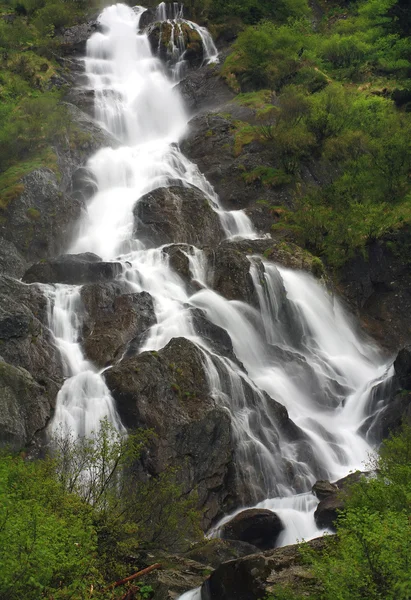 Wodospad w Alpach Transylwanii, Rumunia — Zdjęcie stockowe