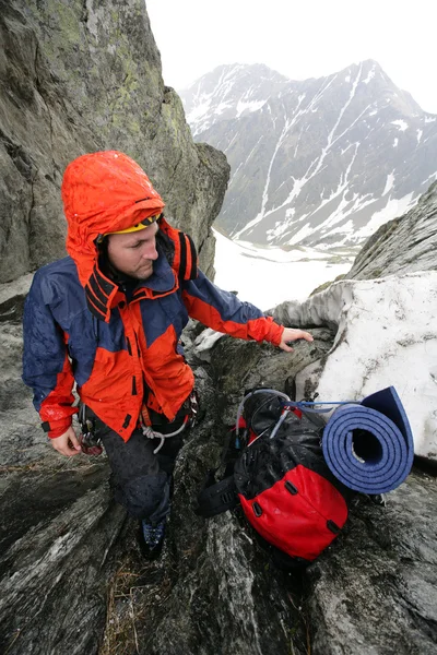 Alpinista de escalada — Fotografia de Stock