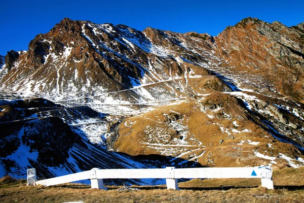 Klikaté silnici v pohoří fagaras, Rumunsko — Stock fotografie