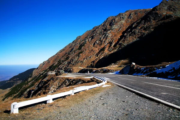 Klikaté silnici v pohoří fagaras, Rumunsko — Stock fotografie