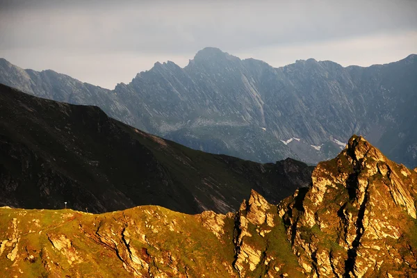 Альпийский пейзаж в Трансильванских Альпах, Румыния — стоковое фото