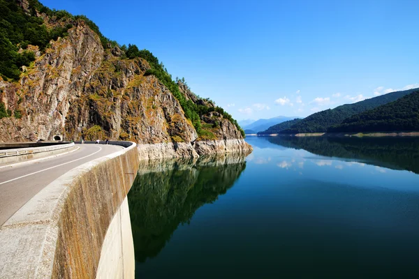 프리와 댐 호수 Vidraru, 루마니아 — 스톡 사진