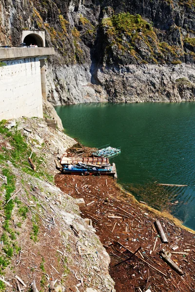 Krajina s dam jezero vidraru, v Rumunsku — Stock fotografie