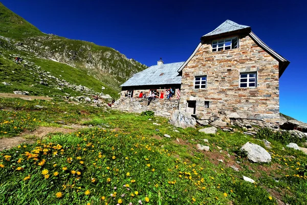 Mountain refuge — Stock Photo, Image