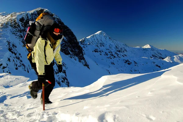 Tırmanma alpinist — Stok fotoğraf