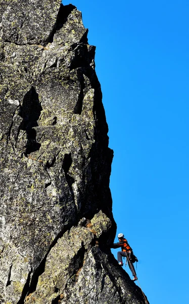 Bergbeklimmen in nationaal park retezat, Roemenië — Stockfoto