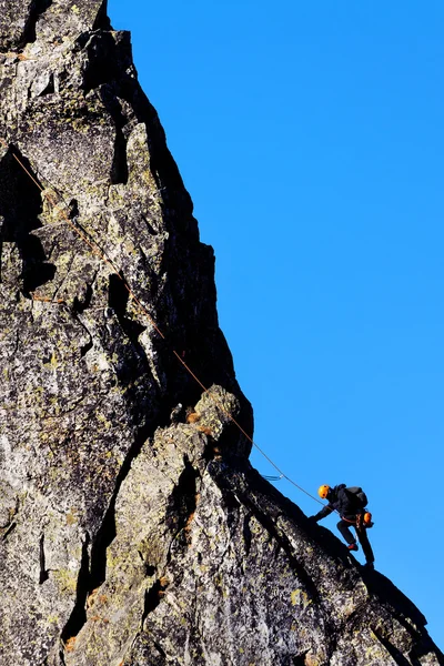 Climbing alpinist — Stock Photo, Image