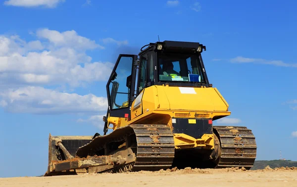 Bulldozer em um canteiro de obras — Fotografia de Stock