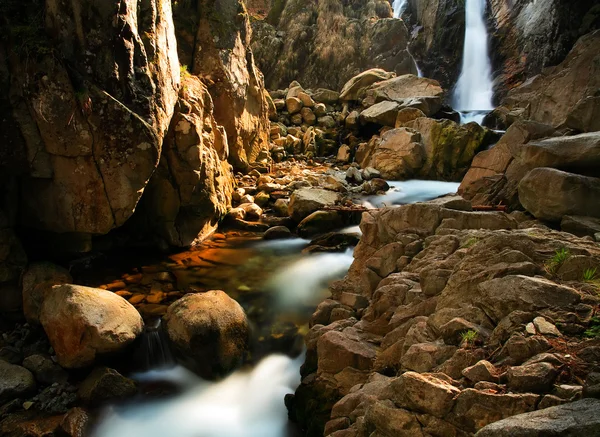 Водопад Лолая в Национальном парке Ретезат, Румыния — стоковое фото